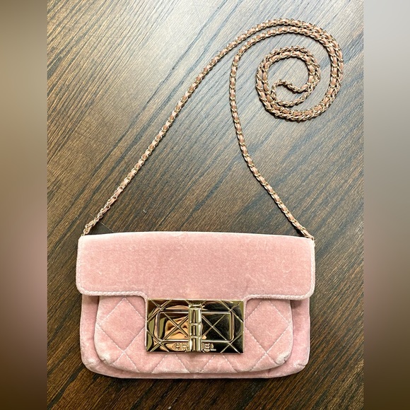 RARE Vintage CHANEL shoulder bag / purse. Never used.